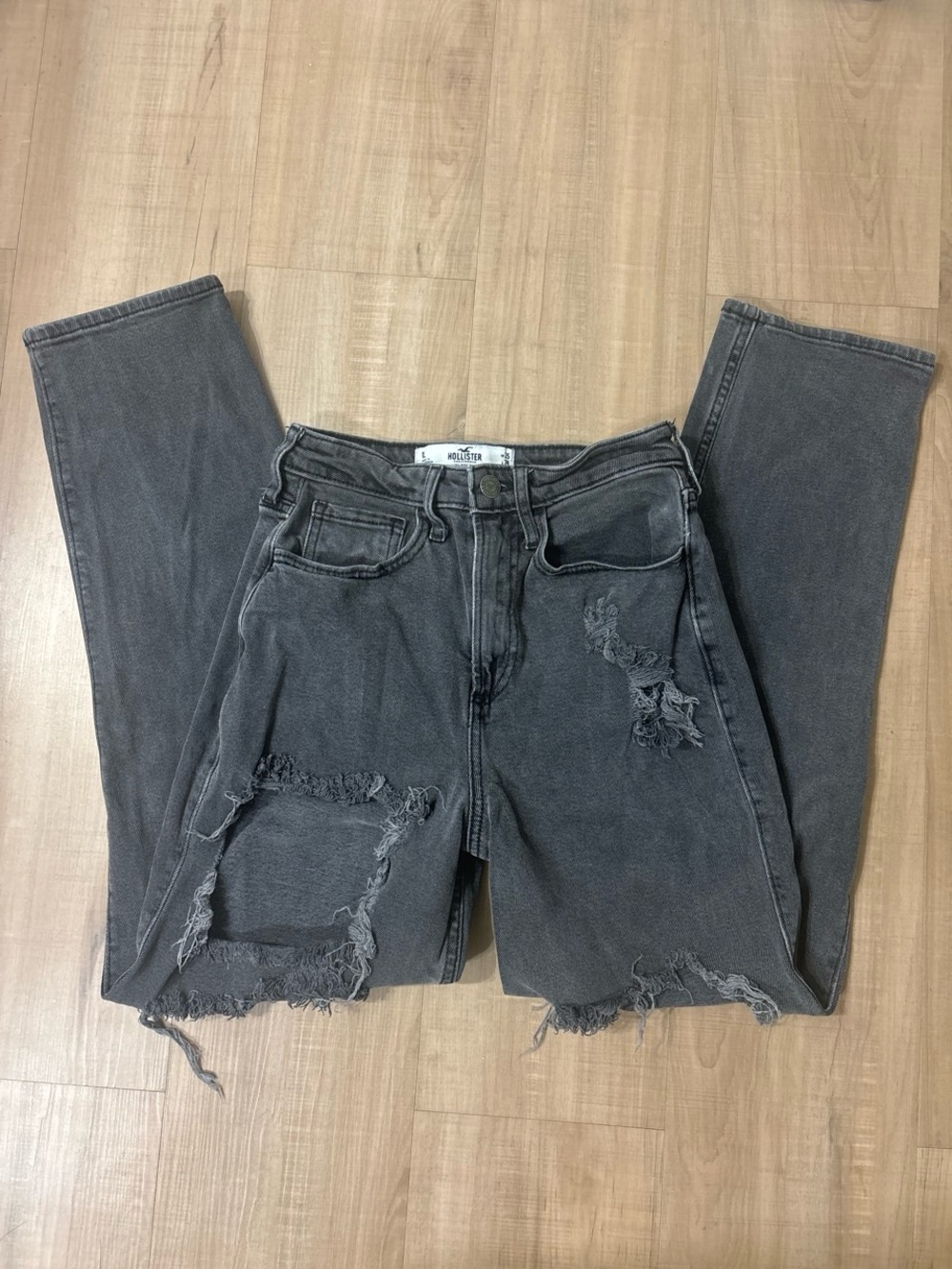 Hollister curvy extra high rise black ripped jeans